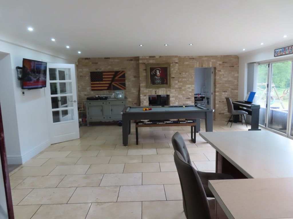 Property photo 2 of 43