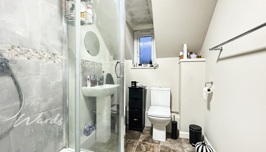 Property photo 3 of 9 Bathroom