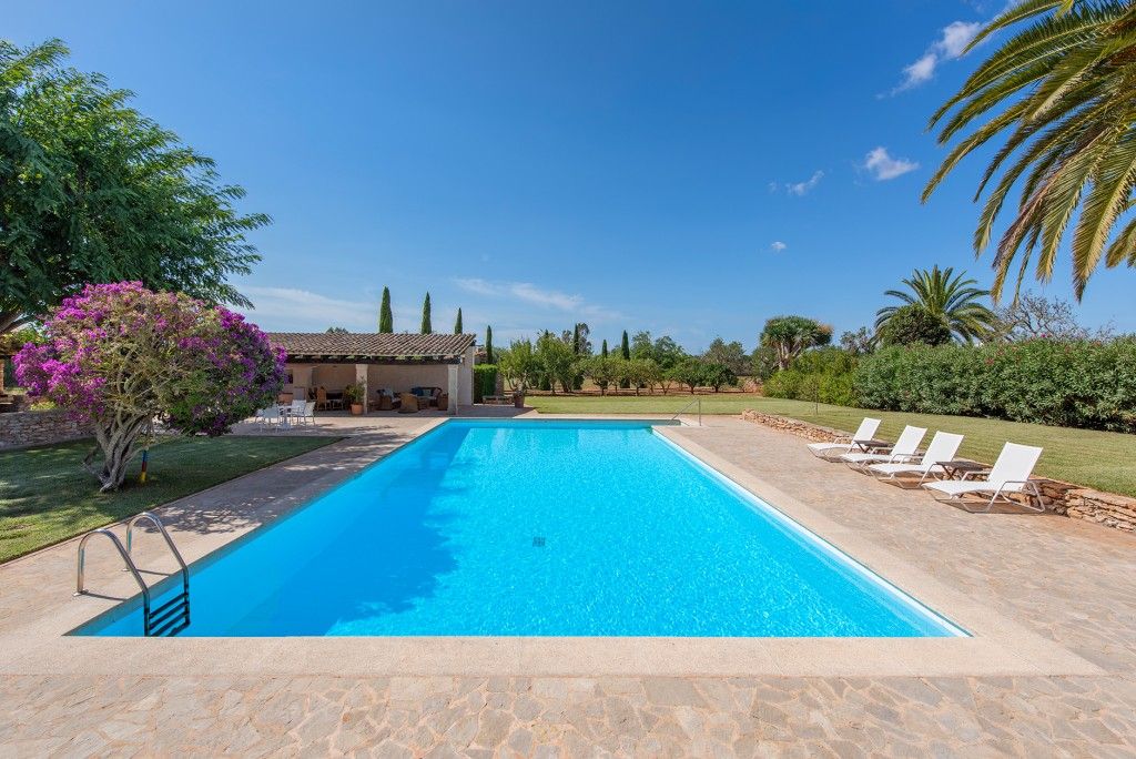 Property photo 3 of 20 Pool (4)