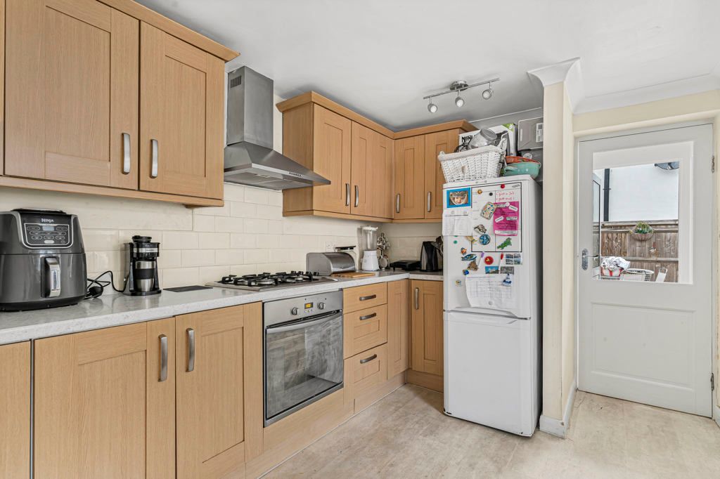 Property photo 3 of 21 Kitchen