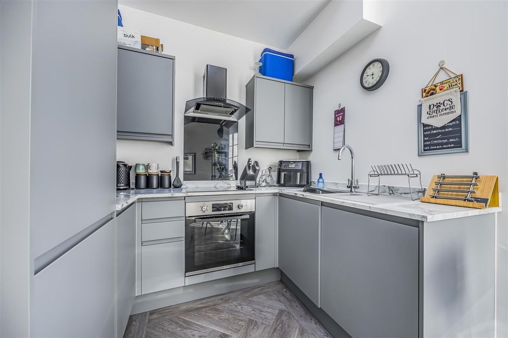 Property photo 3 of 19 14 Radial House, Governors Walk, Portsmouth-Portic