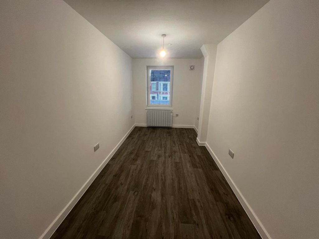 Property photo 3 of 4 Living Room