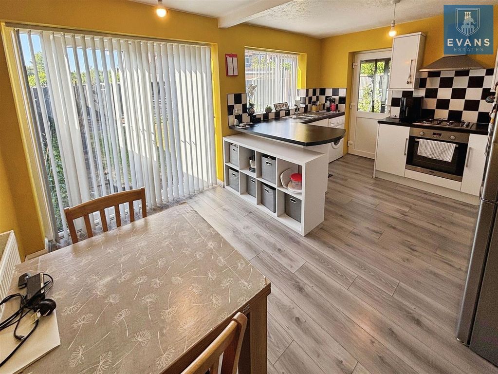 Property photo 3 of 15 Kitchen Diner
