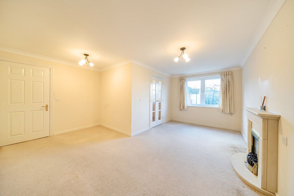 Property photo 2 of 18 1394763-1-694Bff2...