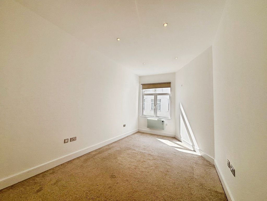 Property photo 3 of 11 Pbox-Img.Jpg