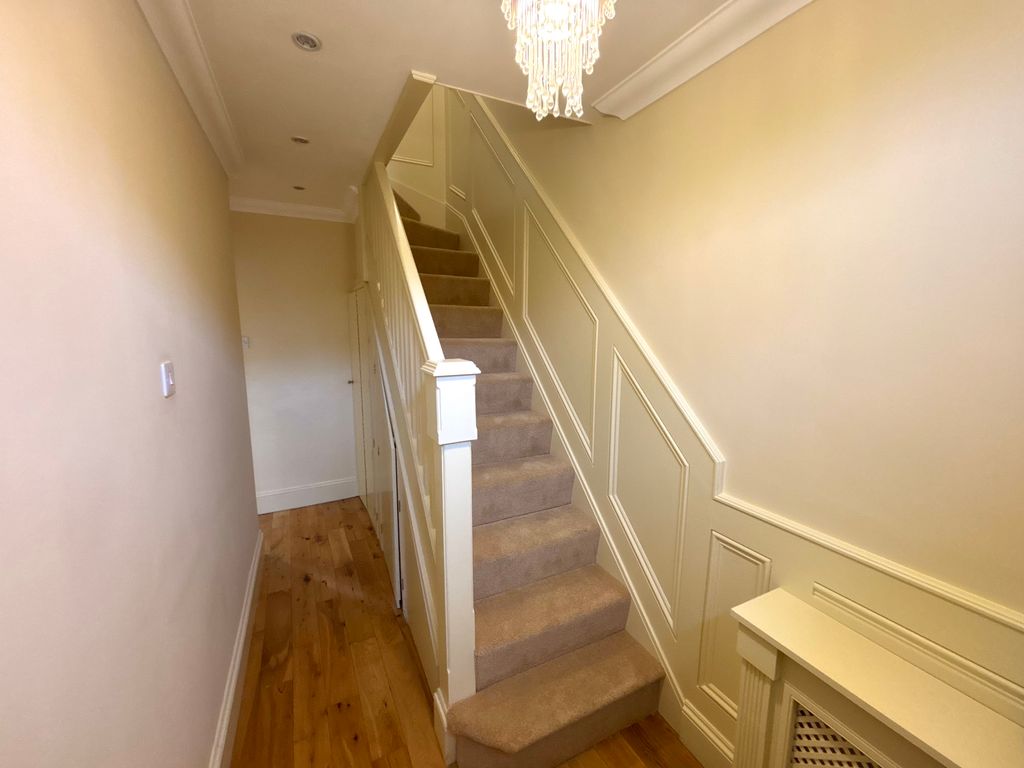 Property photo 3 of 9 Hallway