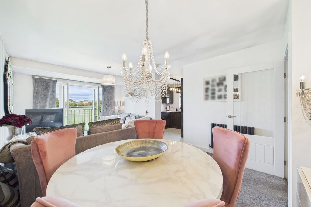 Property photo 3 of 17 Living Room