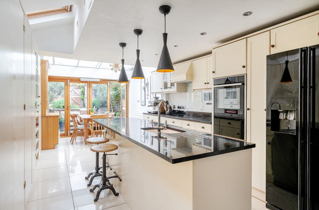 Property photo 2 of 21 1453137-9-69Fca10...
