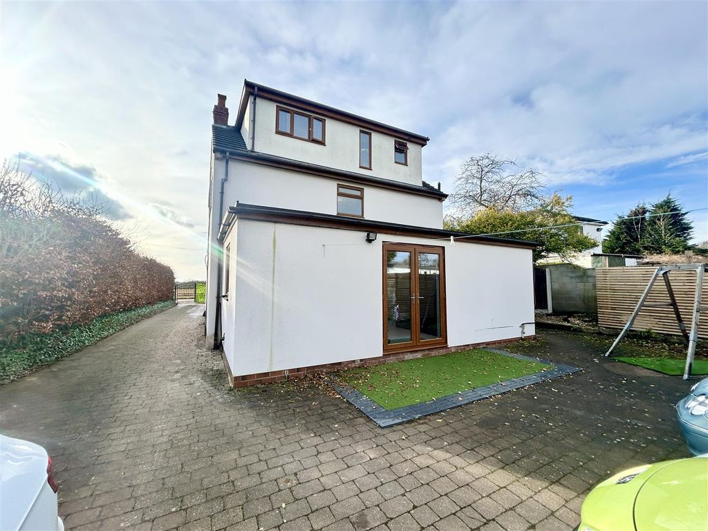 Property photo 2 of 25