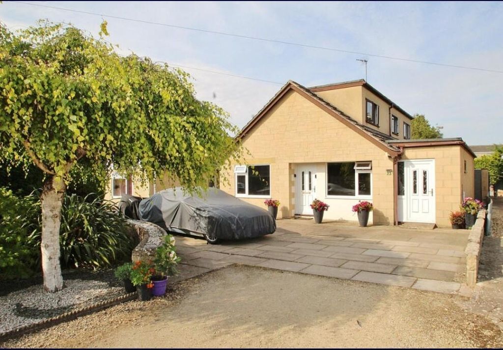 Property photo 1 of 14 23 Busby Close External.Jpg