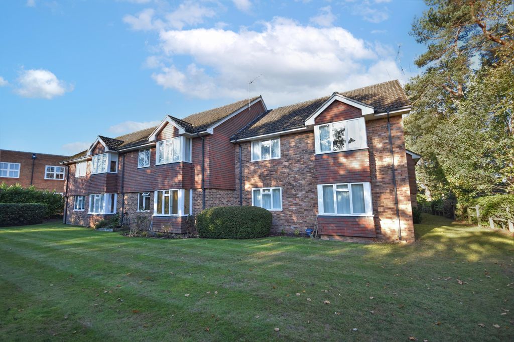 Property photo 1 of 8 Photo 4