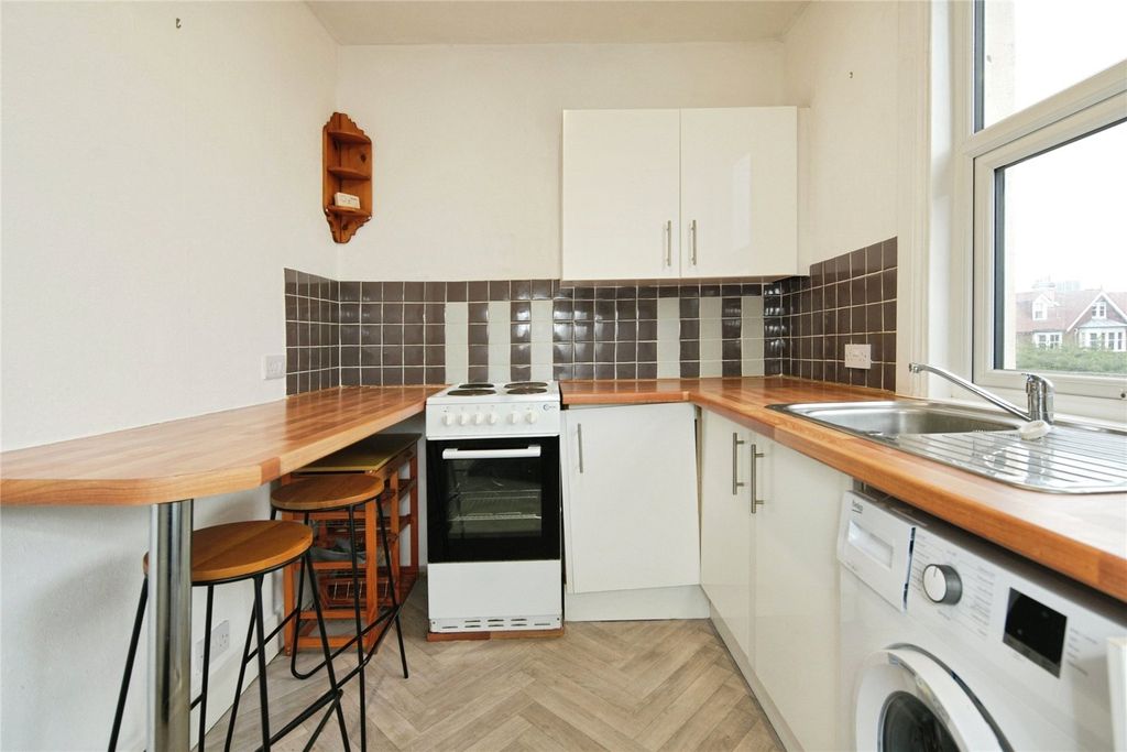 Property photo 2 of 8 Picture No. 51