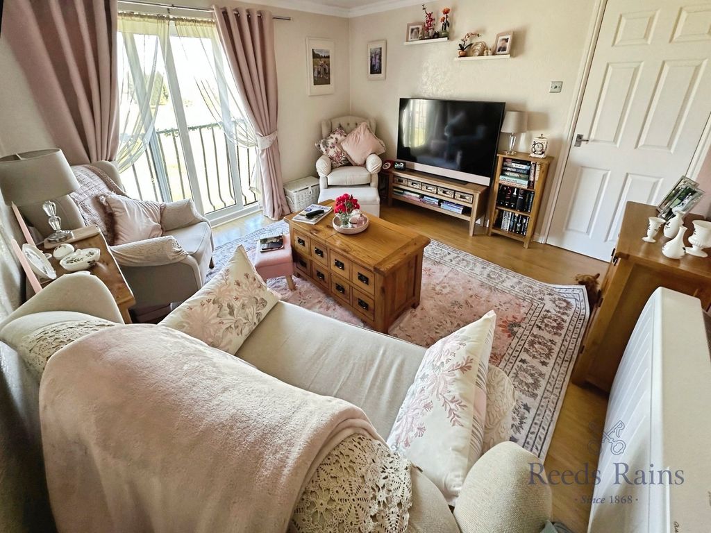 Property photo 3 of 7 Lounge