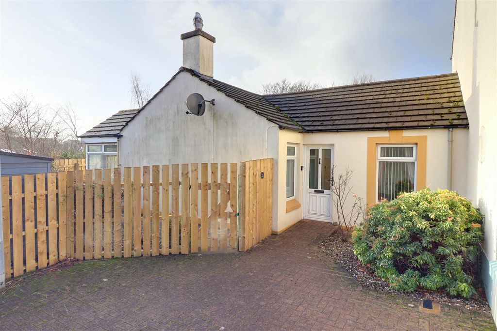 Property photo 2 of 16 Entrance