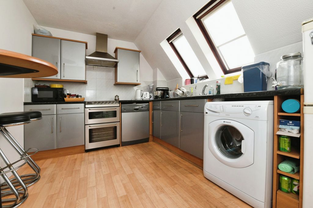 Property photo 3 of 11 Kitchen