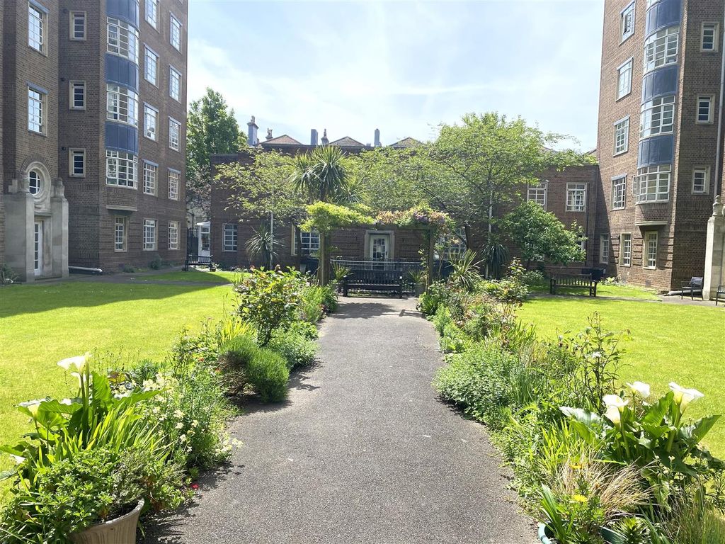 Property photo 1 of 17 Harewood Gardens 2.Jpg