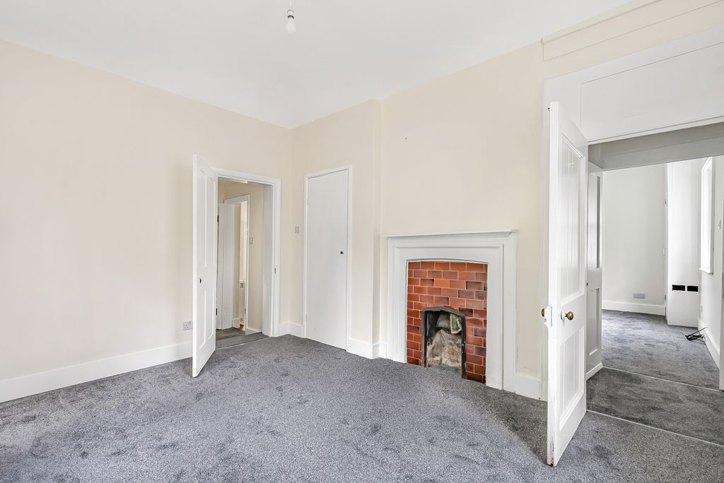 Property photo 2 of 12 4766947