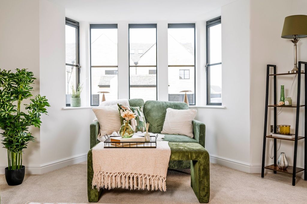 Property photo 3 of 44 Living Room