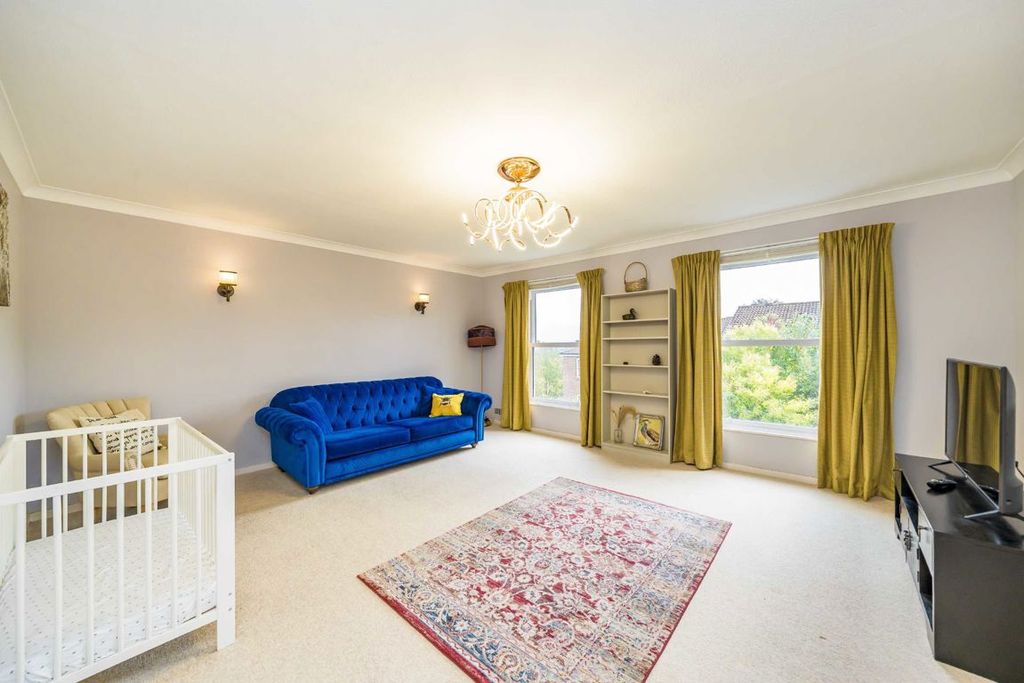 Property photo 3 of 8