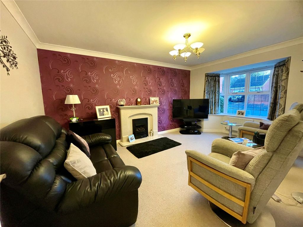 Property photo 2 of 19 Lounge