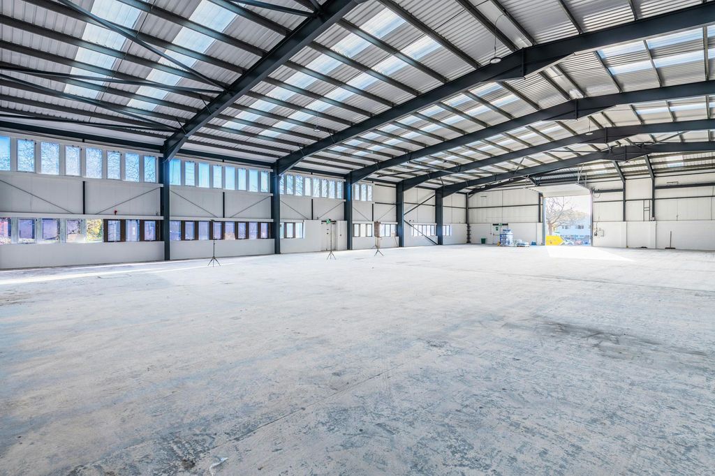 Property photo 2 of 7 Unit-1-Crompton-Rd-Groundwell-Ind-Est-Swindon-21.Jpg