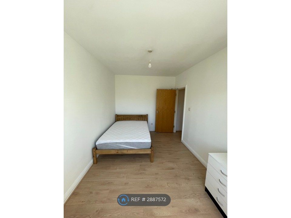 Property photo 3 of 11 Bedroom 1