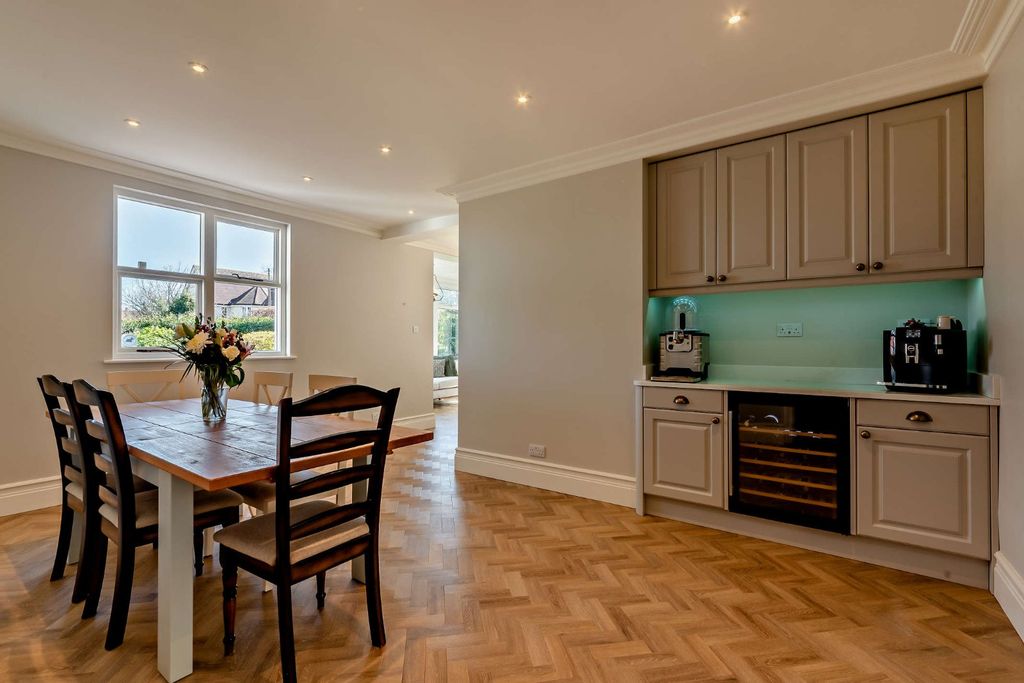 Property photo 3 of 16 Dining Room