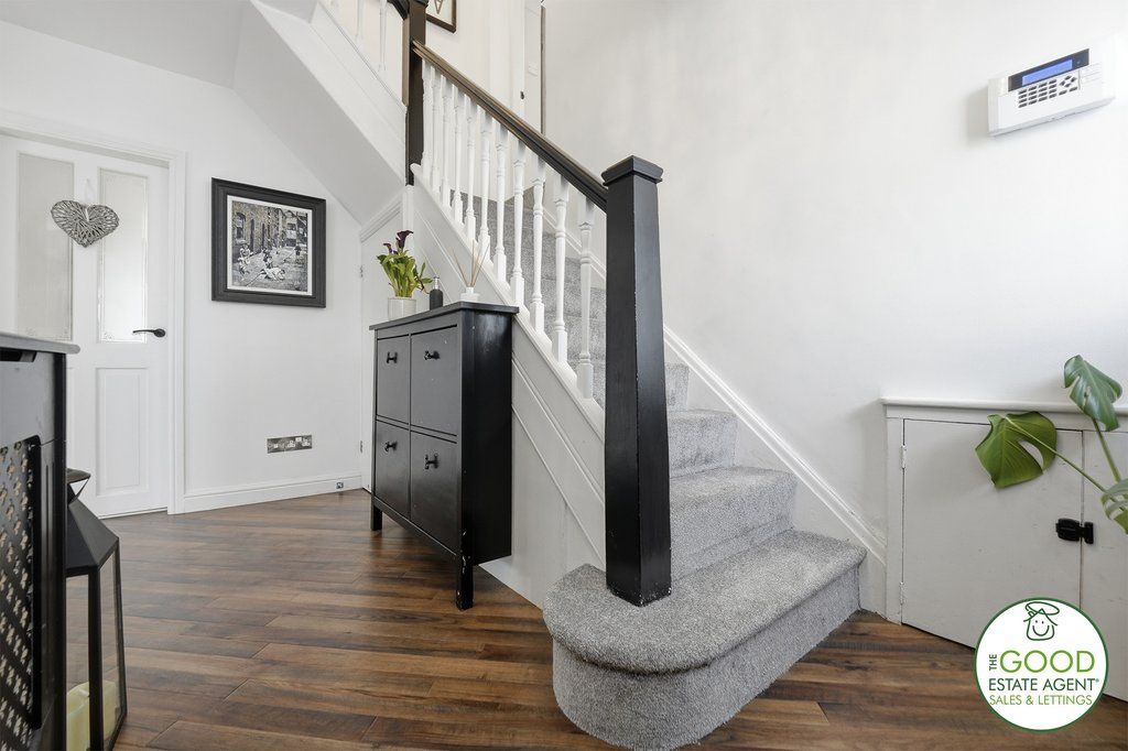 Property photo 3 of 34