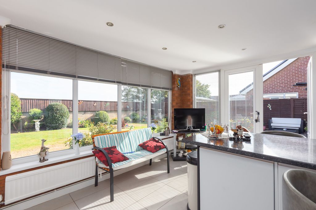 Additional image 11 of 2 bed bungalow for salePrinces Way, Fleetwood FY7