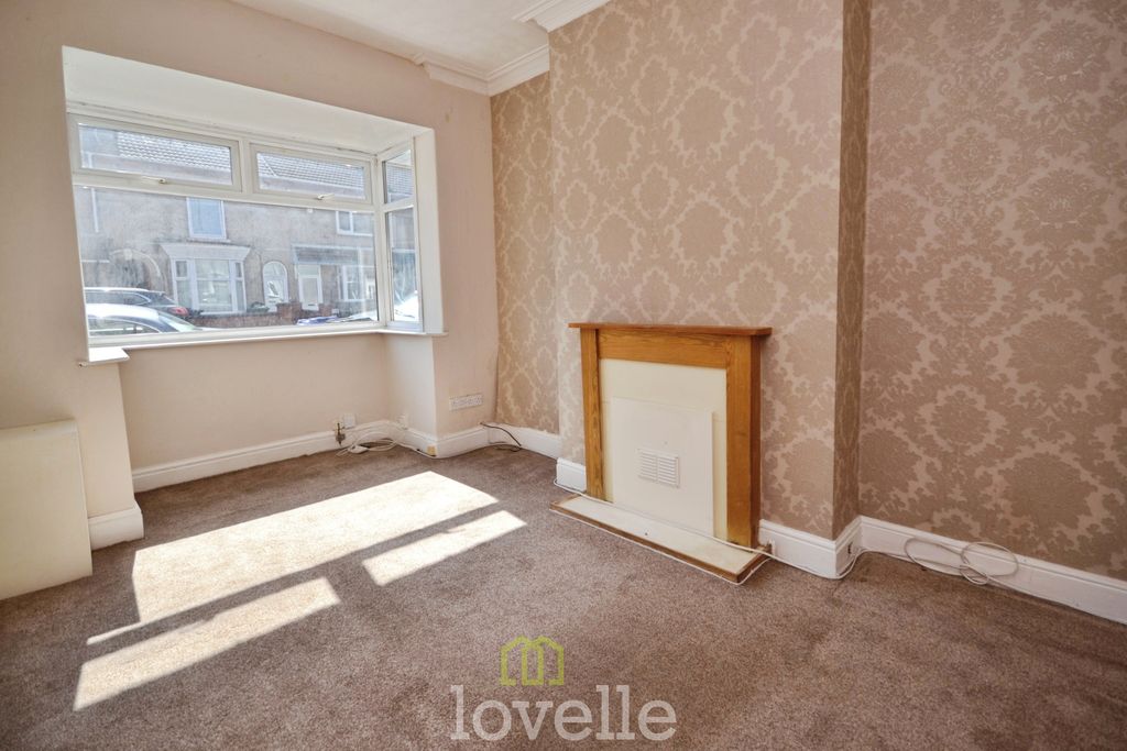 Property photo 2 of 12