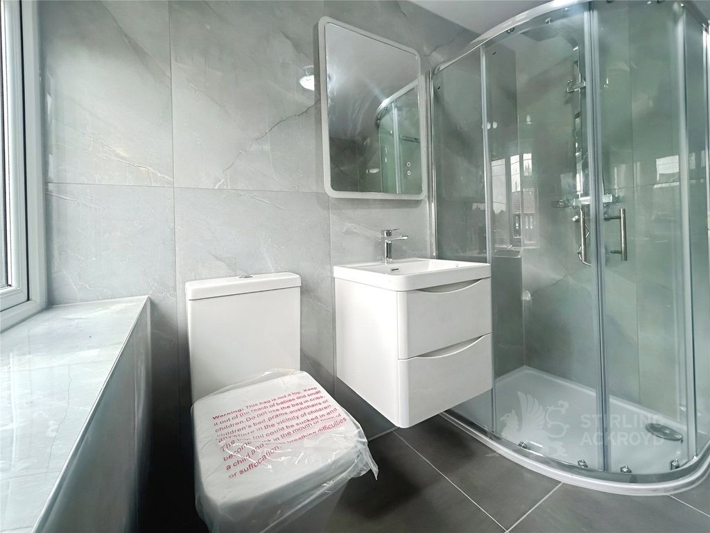 Property photo 2 of 7 Ensuite