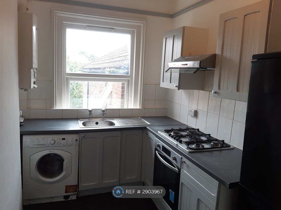 Property photo 3 of 9 Kitchen