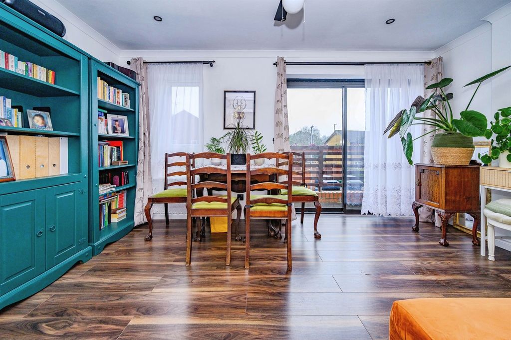 Property photo 3 of 18