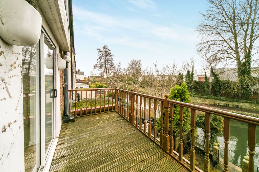 Property photo 2 of 11 2