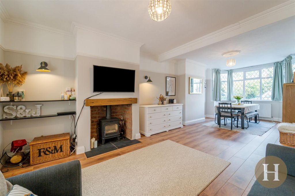 Property photo 2 of 40 Hadleigh Estate Agents-8.Jpg
