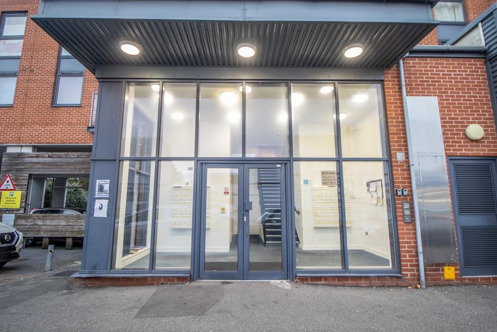 Property photo 1 of 11 Entrance