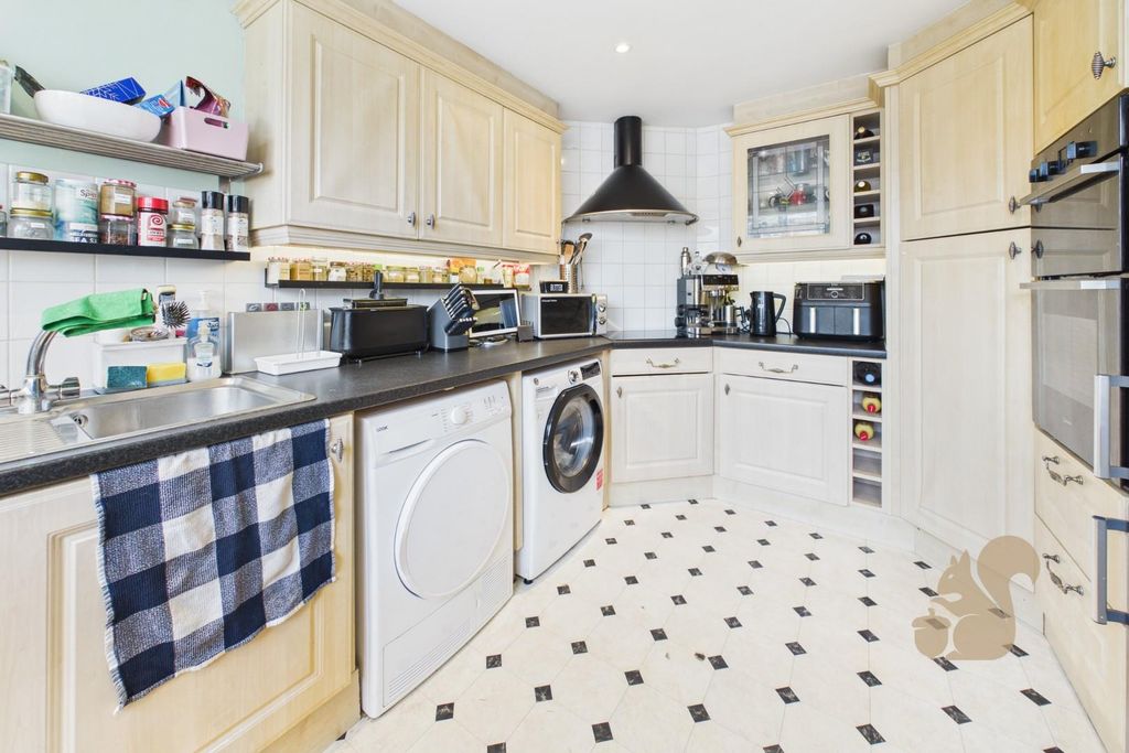 Property photo 2 of 12 Kitchen