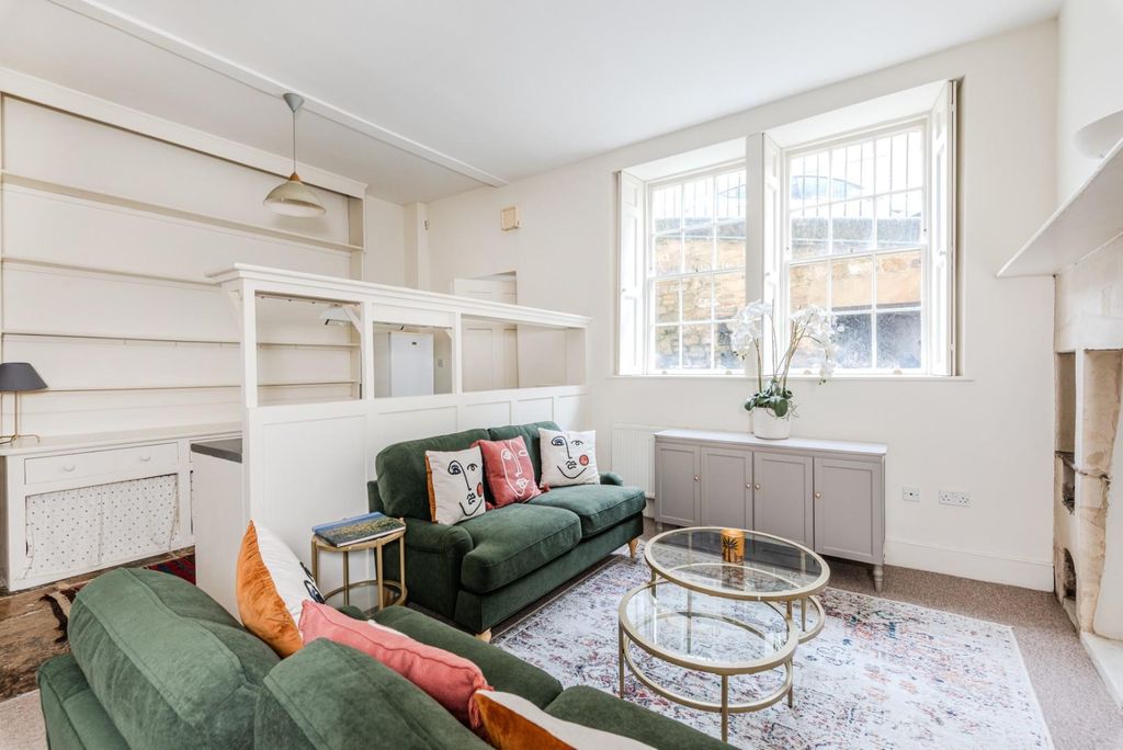 Property photo 1 of 13 Lower Ground Floor Flat, 3 Great Bedford Street, B