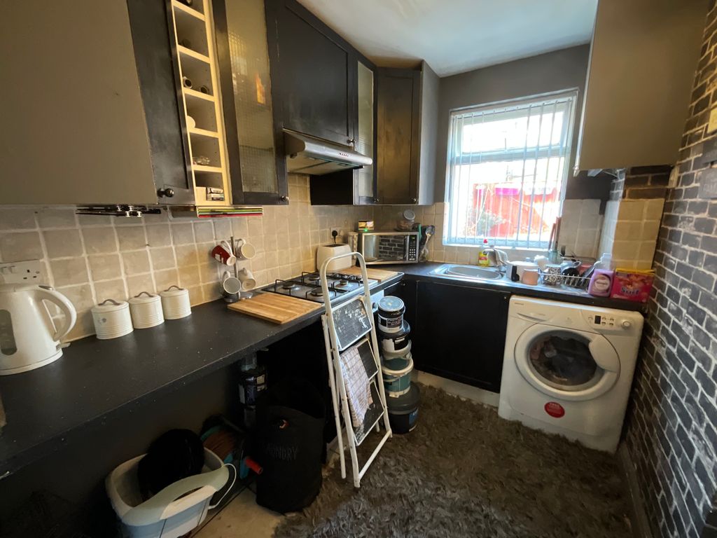 Property photo 2 of 17 2. Kitchen