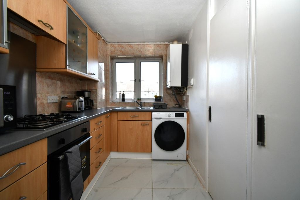 Property photo 2 of 8 4030873