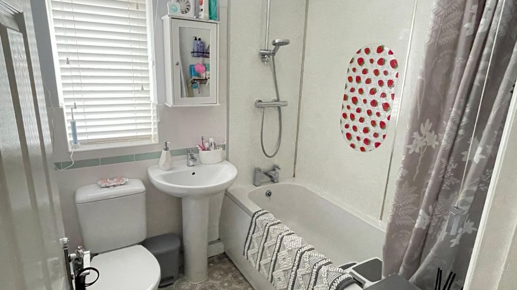 Property photo 3 of 5