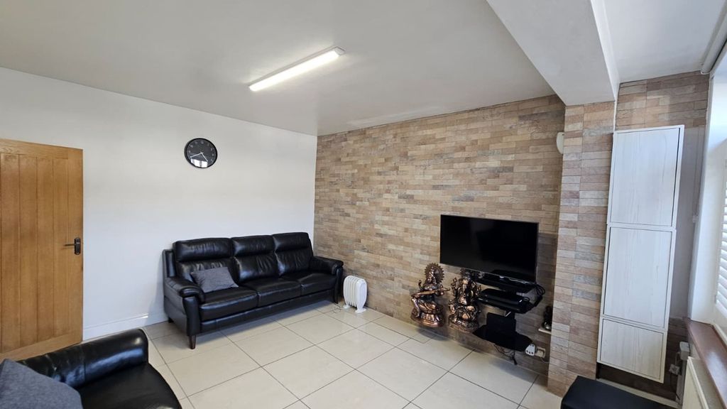 Property photo 3 of 39