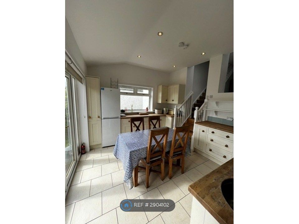 Property photo 3 of 20 Dining Kitchen