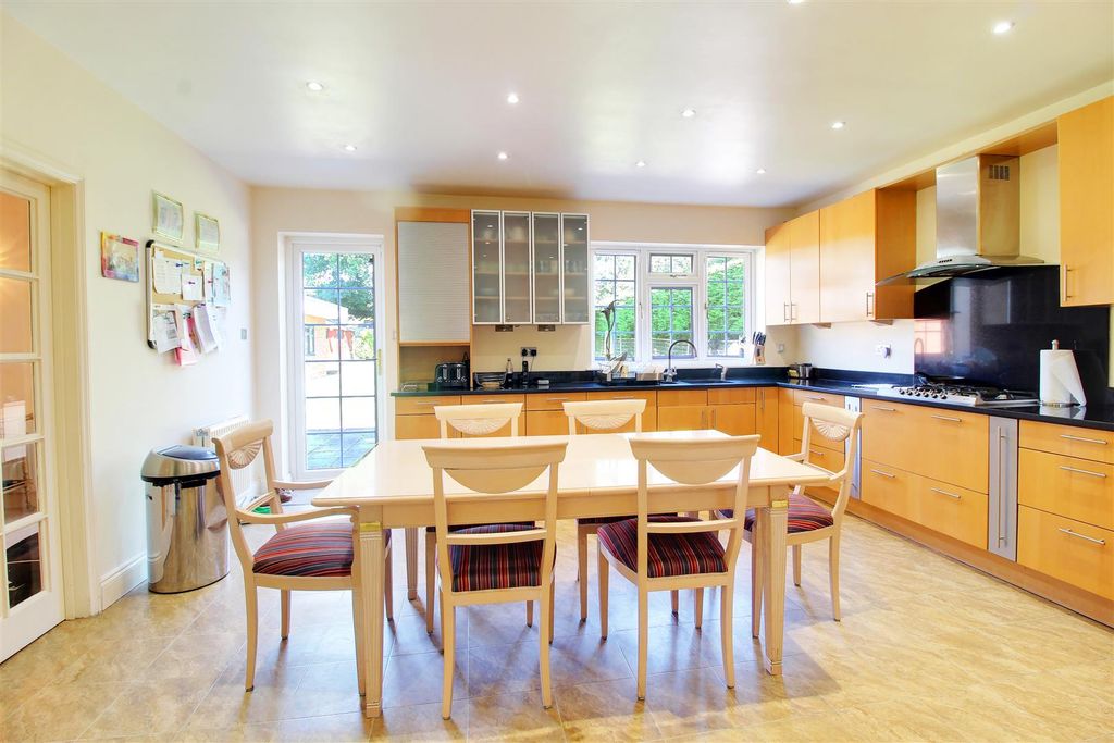 Additional image 8 of 5 bed detached house for saleMymms Drive, Brookmans Park AL9