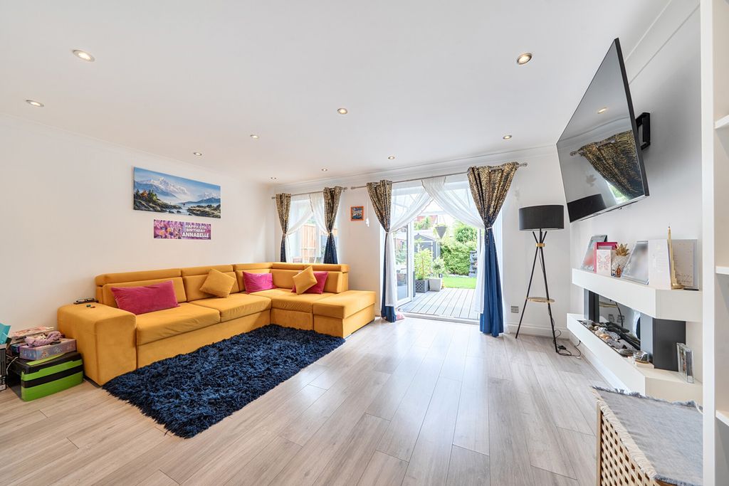 Property photo 3 of 21 1484638-18-6A4396...