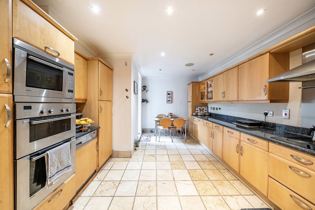 Property photo 3 of 21