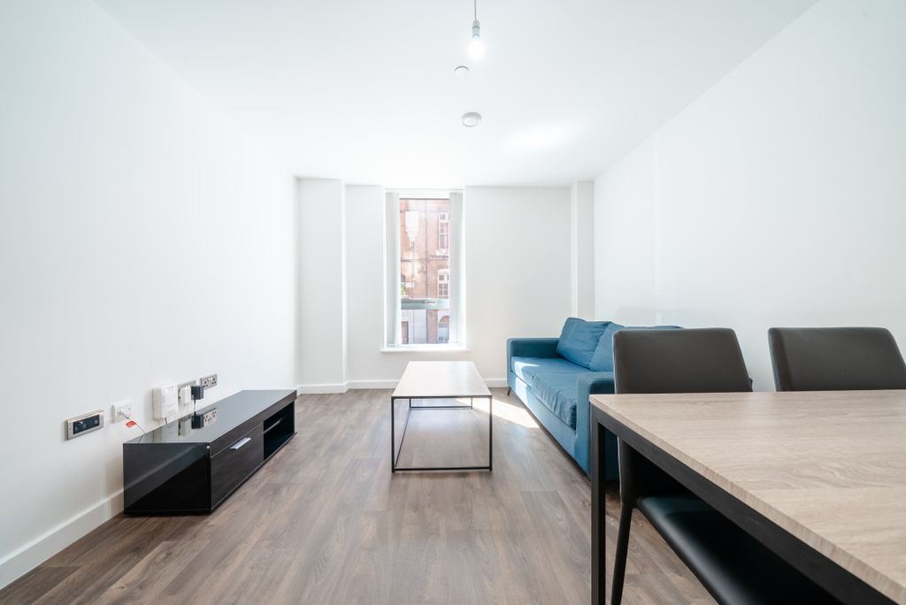 Property photo 3 of 14 Moseley Gardens Apt3 00001