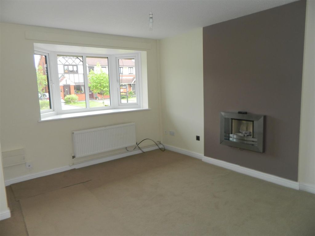 Property photo 3 of 10 Lounge