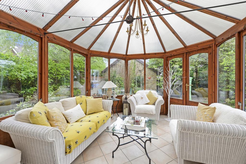 Property photo 3 of 21 65Roseleigh07.Jpg