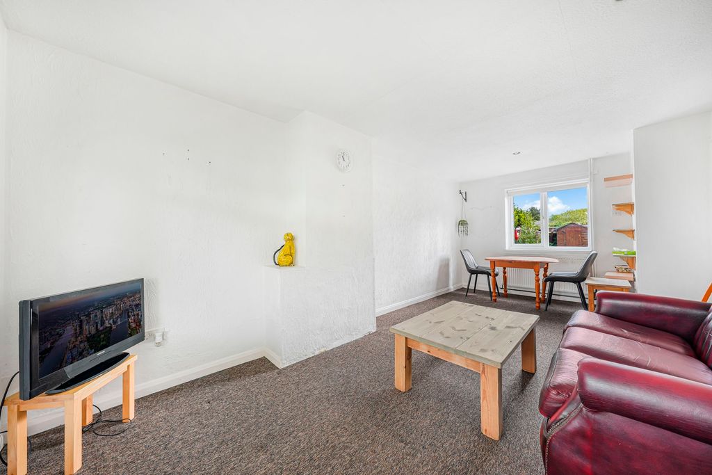 Property photo 3 of 27